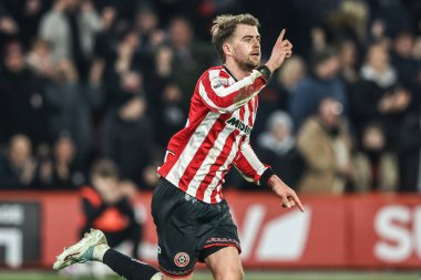 Sheffield United takımından Patrick Bamford, 9 Şubat 2026 tarihinde İngiltere 'nin Sheffield Lane kentinde oynanan ve Sheffield United' ın Middlesbrough 'a karşı oynadığı Sky Bet Şampiyonası maçında 1-2 kazanma golünü kutluyor.