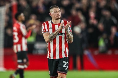 Sheffield United takımından Kalvin Phillips, 9 Şubat 2026 tarihinde İngiltere 'nin Sheffield kentindeki Bramall Lane' de oynanan Sky Bet Şampiyonası maçından sonra taraftarları alkışlıyor.