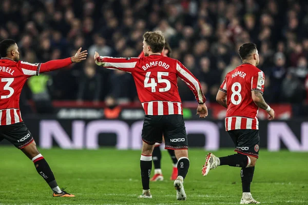 Sheffield United takımından Patrick Bamford, 9 Şubat 2026 tarihinde İngiltere 'nin Sheffield Lane kentinde oynanan ve Sheffield United' ın Middlesbrough 'a karşı oynadığı Sky Bet Şampiyonası maçında 1-2 kazanma golünü kutluyor.