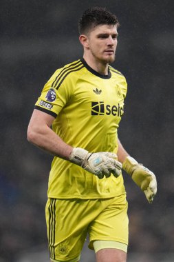 Newcastle United takımından Nick Pope, Tottenham Hotspur 'a karşı Newcastle maçında 10 Şubat 2026 tarihinde Londra' daki Tottenham Hotspur Stadyumu 'nda berabere kaldı.