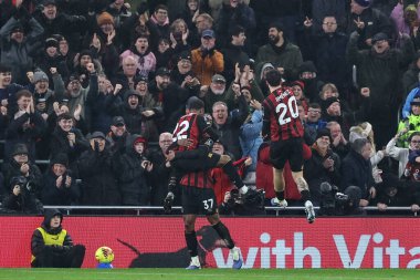 Bournemouth 'lu Rayan, İngiltere' nin Liverpool kentindeki Hill Dickinson Stadyumu 'nda oynanan Premier League maçında 1-1' lik galibiyet golünü kutluyor.