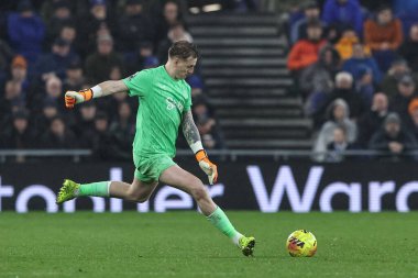 Everton kalecisi Jordan Pickford Premier League maçında topu temizliyor. Everton, Liverpool 'daki Hill Dickinson Stadyumu' nda 10 Şubat 2026 'da oynanan Everton-Bournemouth maçında.