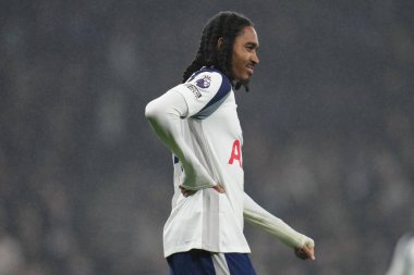 Tottenham Hotspur 'dan Djed Spence Premier League maçında Tottenham Hotspur, Newcastle' a karşı Tottenham Hotspur Stadyumu 'nda 10 Şubat 2026 tarihinde Untie' ye karşı