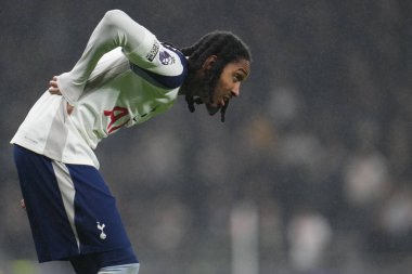 Tottenham Hotspur 'dan Djed Spence Premier League maçında Tottenham Hotspur, Newcastle' a karşı Tottenham Hotspur Stadyumu 'nda 10 Şubat 2026 tarihinde Untie' ye karşı