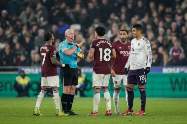 Hakem Simon Hooperv, Premier League maçında West Ham United ile Manchester United maçında 10 Şubat 2026 'da Londra Stadyumu' nda Mateus Fernandes 'e sarı kart verdi.