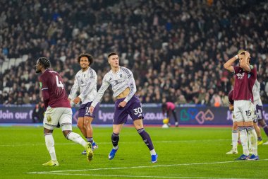 Manchester United takımından Benjamin Sesko, 10 Şubat 2026 tarihinde İngiltere 'nin Londra Stadyumu' nda oynanan Premier League maçında West Ham United ile Manchester United maçında 1-1 kazanma golünü kutluyor.