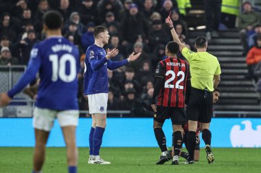 Hakem Andy Madley, Everton 'dan Jake O' Brien 'a 10 Şubat 2026 tarihinde İngiltere' nin Liverpool kentindeki Hill Dickinson Stadyumu 'nda oynanan Premier League maçında kırmızı kart verdi.