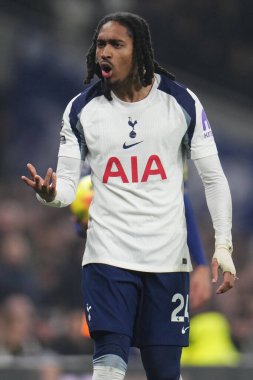 Tottenham Hotspur 'dan Djed Spence Premier League maçında Tottenham Hotspur, Newcastle' a karşı Tottenham Hotspur Stadyumu 'nda 10 Şubat 2026 tarihinde Untie' ye karşı