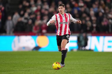 Brentford 'dan Vitaly Janelt Premier League maçında topla birlikte 12 Şubat 2026' da GTECH Community Stadyumu 'nda Brentford Arsenal' e karşı.