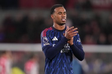 Gabriel of Arsenal Premier League maçı sırasında 12 Şubat 2026 'da GTECH Community Stadyumu' nda Brentford Arsenal 'e karşı.