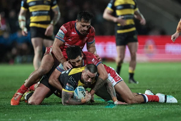 York Knights takımından Paul Vaughan, 12 Şubat 2026 tarihinde LNER Community Stadyumu, Lincoln, Birleşik Krallık 'ta oynanan Betfred Süper Lig birinci tur karşılaşmasında Tyrone May of Hull KR tarafından yenildi.