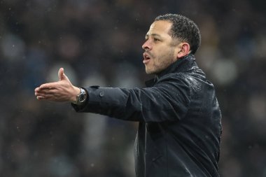 13 Şubat 2026 tarihinde Birleşik Krallık 'ın Hull şehrindeki MKM Stadyumu' nda oynanan 4. Hull City - Chelsea karşılaşmasında Chelsea teknik alanda teknik direktör Liam Rosenior tepki gösterdi.