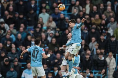 Manchester City 'den John Stones, 14 Şubat 2026' da Etihad Stadyumu 'nda oynanan ve Manchester City' nin Salford City 'ye karşı oynadığı 4.