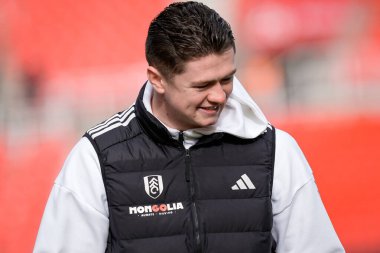 Fulham 'dan Jorge Cuenca, 15 Şubat 2026 tarihinde Birleşik Krallık' ın başkenti Stoke On Trent 'te oynanan 4' üncü tur karşılaşmasında sahaya çıkmadan önce denetim yapıyor.