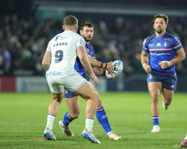 Wakefield Trinity takımından Jay Pitts, Wakefield Stadyumu, Wakefield, Birleşik Krallık 'ta 14 Şubat 2026' da oynanan Wakefield Trinity - Toulouse Olympique maçında topla birlikte oynadı.