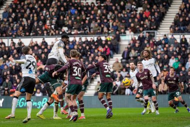 Derby County 'den Patrick Agyemang, 14 Şubat 2026' da İngiltere 'nin Pride Park Stadyumu' nda oynanan Derby County - Swansea City maçında 2-0 'lık galibiyet golünü kutluyor.