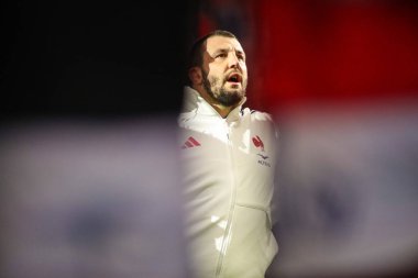 Fransız Dorian Aldegheri, 15 Şubat 2026 'da İngiltere' nin Cardiff kentindeki Principality Stadyumu 'nda oynanan altı ülke maçında Ulusal Marşı söylüyor.