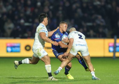 Corey Hall of Wakefield Trinity, Wakefield Stadyumu, Wakefield, Birleşik Krallık 'ta 14 Şubat 2026' da oynanan Betfred Süper Lig 1. Raundu karşılaşmasında Toulouse Olimpik 'e karşı Paul Ulberg tarafından mücadele edilmektedir.