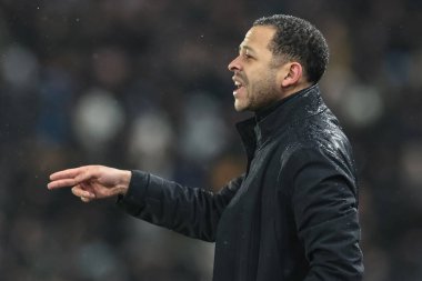 13 Şubat 2026 tarihinde Birleşik Krallık 'ın Hull şehrindeki MKM Stadyumu' nda oynanan 4. Hull City - Chelsea karşılaşmasında Chelsea teknik alanda teknik direktör Liam Rosenior tepki gösterdi.