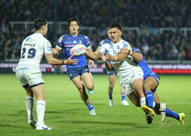 Toulouse Olympique 'den Reubenn Rennie, 14 Şubat 2026' da Birleşik Krallık 'ın Wakefield kentindeki DIY Kitchens Stadyumu' nda oynanan Wakefield Trinity - Toulouse Olympique maçında topu geçiyor.