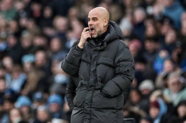 Manchester City 'nin Pep Guardiola teknik direktörü 14 Şubat 2026 tarihinde İngiltere' nin Etihad Stadyumu 'nda oynanan 4.