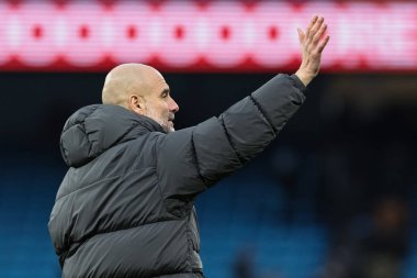 Manchester City teknik direktörü Pep Guardiola, 14 Şubat 2026 tarihinde İngiltere 'nin Etihad Stadyumu' nda oynanan 4.