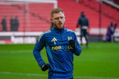 Maç öncesi ısınma oturumunda Fulham 'dan Harrison Reed 15 Şubat 2026 tarihinde Birleşik Krallık' ın Bet365 Stadyumu 'nda oynanan 4.