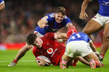 Galler 'den Eddie James, 15 Şubat 2026' da İngiltere 'nin Cardiff kentindeki Principality Stadyumu' nda oynanan Galler-Fransa maçında Fransız Louis Bielle-Biarrey tarafından yenildi.