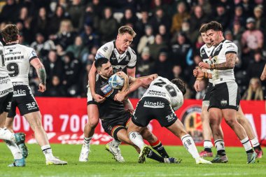 Bradford Bulls takımından Caleb Aekins, 14 Şubat 2026 tarihinde İngiltere 'nin Hull kentinde MKM Stadyumu' nda oynanan Betfred Süper Lig birinci tur karşılaşmasında Hull FC 'nin Bradford Bulls' a karşı oynadığı maçta Hull FC takımından Yusuf Aydın ile karşı karşıya geldi.