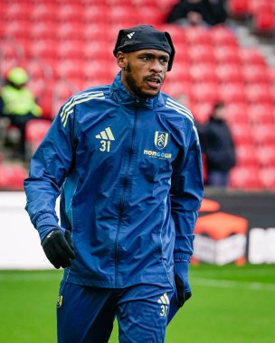 Fulham 'dan Issa Diop, 15 Şubat 2026 tarihinde Birleşik Krallık' ın başkenti Bet365 Stadyumu 'nda oynanan 4.