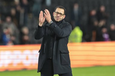 Chelsea 'nin Liam Rosenior teknik direktörü 13 Şubat 2026' da İngiltere 'nin Hull şehrinin MKM Stadyumu' nda oynanan 4.