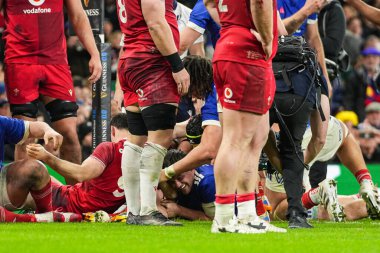 Fransız Julien Marchand, 15 Şubat 2026 'da İngiltere' nin Cardiff kentindeki Principality Stadyumu 'nda oynanan Galler ve Fransa maçında takımı için bir deneme yaptı.