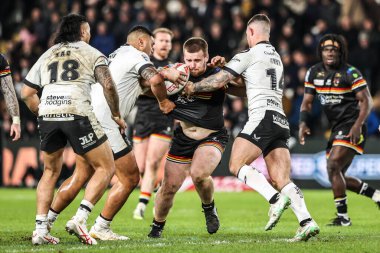 Bradford Bulls 'dan Ebon Scurr, Hull FC' den Cade Cust ve Hull FC 'den Sam Lisone tarafından 14 Şubat 2026' da MKM Stadyumu 'nda oynanan Betfred Süper Lig karşılaşmasında yenildi.