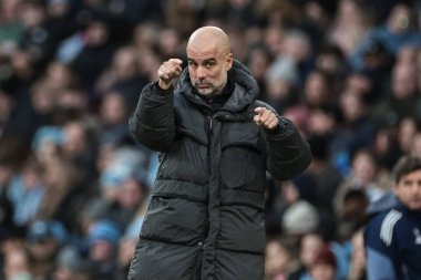 Manchester City teknik direktörü Pep Guardiola, 14 Şubat 2026 tarihinde İngiltere 'nin Etihad Stadyumu' nda oynanan 4.