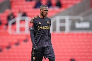 Fulham 'dan Issa Diop, 15 Şubat 2026 tarihinde Birleşik Krallık' ın Bet365 Stadyumu 'nda oynanan 4.