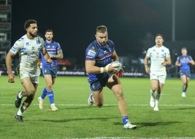 Wakefield Trinity 'den Mike McMeeken, 14 Şubat 2026' da Birleşik Krallık 'ın Wakefield şehrindeki DIY Kitchens Stadyumu' nda oynanan Wakefield Trinity - Toulouse Olympique maçında topa vuruyor.