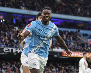 Manchester City 'den Marc Guehi, 14 Şubat 2026 tarihinde İngiltere' nin Etihad Stadyumu 'nda oynanan 4.