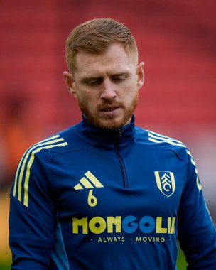 Maç öncesi ısınma oturumunda Fulham 'dan Harrison Reed 15 Şubat 2026 tarihinde Birleşik Krallık' ın Bet365 Stadyumu 'nda oynanan 4.