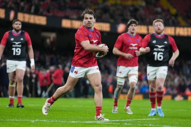 Fransız Antoine Dupont, 15 Şubat 2026 'da İngiltere' nin Cardiff kentindeki Principality Stadyumu 'nda oynanan Galler ve Fransa maçında ısınmaya başladı.