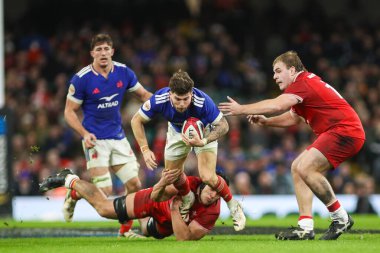 Fransız Matthieu Jalibert, 15 Şubat 2026 'da İngiltere' nin Cardiff kentindeki Principality Stadyumu 'nda oynanan Galler - Galler maçı sırasında Galler' den Dafydd Jankins tarafından yenildi.