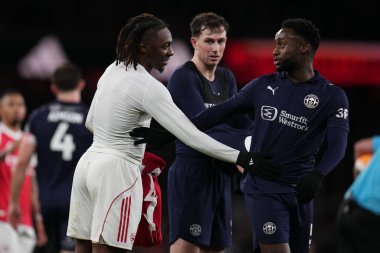 Arsenal 'den Eberechi Eze ve Wigan Athletic' ten Steven Sessegnon, 15 Şubat 2026 'da Birleşik Krallık Emirlikleri' nde oynanan 4.