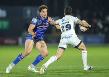 Toulouse Olympique 'den Cesar Rouge, Wakefield Trinity' den Seth Nikotemo 'yu 14 Şubat 2026' da Wakefield, İngiltere 'deki DIY Kitchens Stadyumu' nda oynanan Betfred Süper Lig 1. Raundu karşılaşmasında durdurdu.