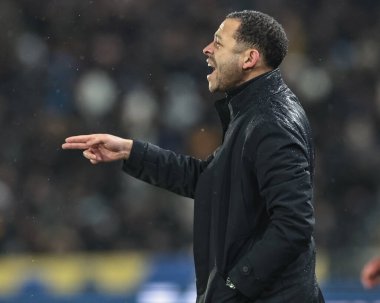 13 Şubat 2026 tarihinde Birleşik Krallık 'ın Hull şehrindeki MKM Stadyumu' nda oynanan 4. Hull City - Chelsea karşılaşmasında Chelsea teknik alanda teknik direktör Liam Rosenior tepki gösterdi.