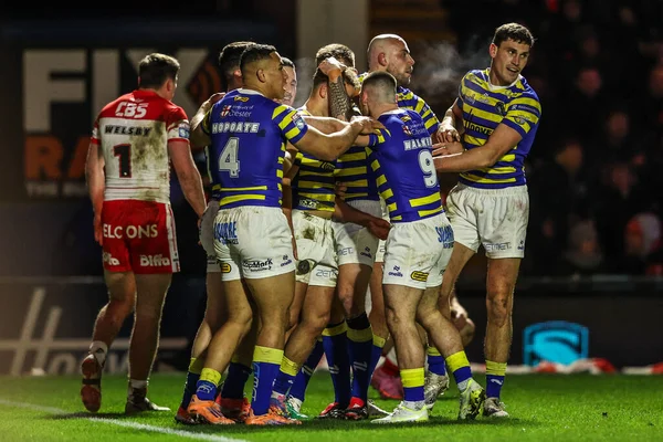 Warrington Wolves takımından Cai Taylor-Wray, 13 Şubat 2026 'da İngiltere' nin Warrington şehrindeki Halliwell Jones Stadyumu 'nda oynanan Warrington Wolves-St Helens maçında şansını denedi.