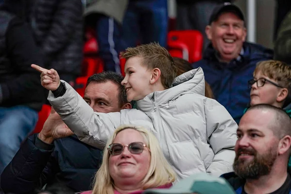 Fulham taraftarları, 15 Şubat 2026 tarihinde Birleşik Krallık 'ın başkenti Bet365 Stadyumu' nda oynanan 4. Raundda Fulham 'a karşı oynanan Emirates FA Kupası maçında Kevin' i 1-1 yenerek gol attı.