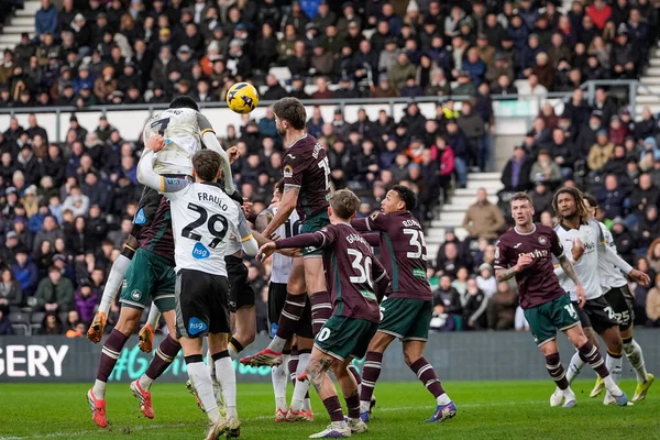 Derby County 'den Patrick Agyemang, 14 Şubat 2026' da İngiltere 'nin Pride Park Stadyumu' nda oynanan Derby County - Swansea City maçında 2-0 'lık galibiyet golünü kutluyor.