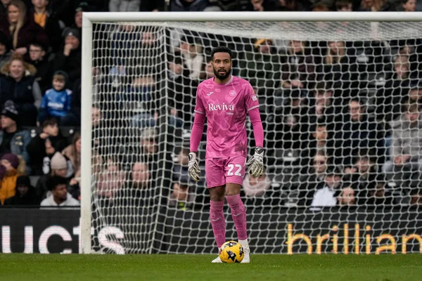Swansea City kalecisi Lawrence Vigouroux 14 Şubat 2026 'da İngiltere' nin başkenti Derby 'deki Pride Park Stadyumu' nda oynanan Derby County - Swansea City maçında