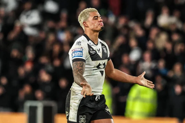 Hull FC 'den Will Pryce, 14 Şubat 2026' da İngiltere 'nin Hull Stadyumu' nda oynanan Betfred Süper Lig birinci tur karşılaşmasında atlama golünü 21-20 'lik skorla kutluyor.