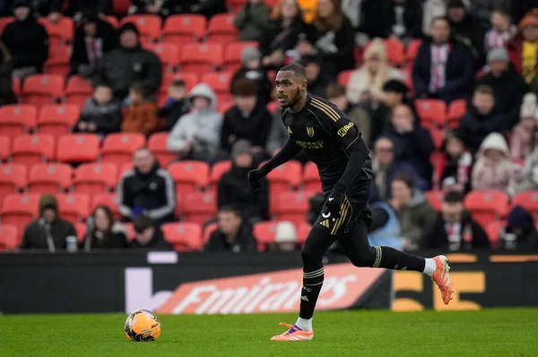 Fulham 'dan Issa Diop, 15 Şubat 2026 tarihinde İngiltere' nin Trent kentindeki Stoke On Trent Stadyumu 'nda oynanan 4.