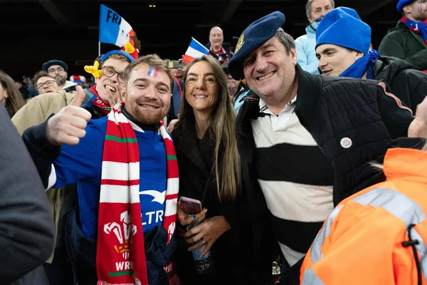 Fransız taraftarlar, 15 Şubat 2026 'da İngiltere' nin Cardiff kentindeki Principality Stadyumu 'nda oynanan Galler - Fransa maçında Guinness Altı Ulusun karşılaşmasını kutladılar.